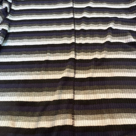 Free People multi stripe top w/ stretch & shirttail bottom. Great condition. - Picture 8 of 9